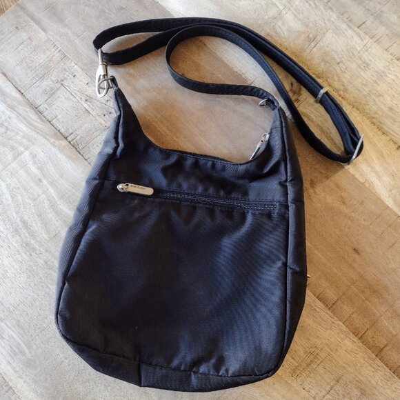 Travelon Anti-Theft Classic Essential Messenger Bag - Picture 8 of 8